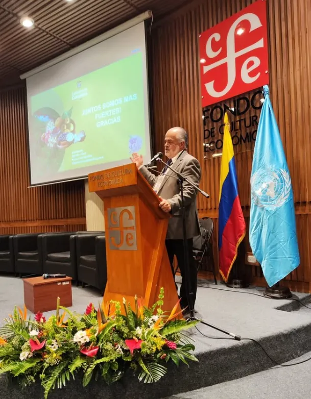 João Rezende, fundador da JFB Market Supply, discursando em evento